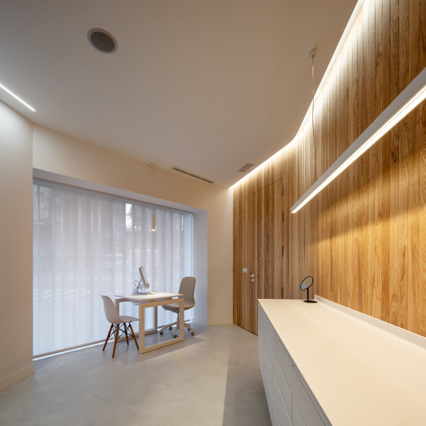 mesa de estudio en clinica de ortodoncia